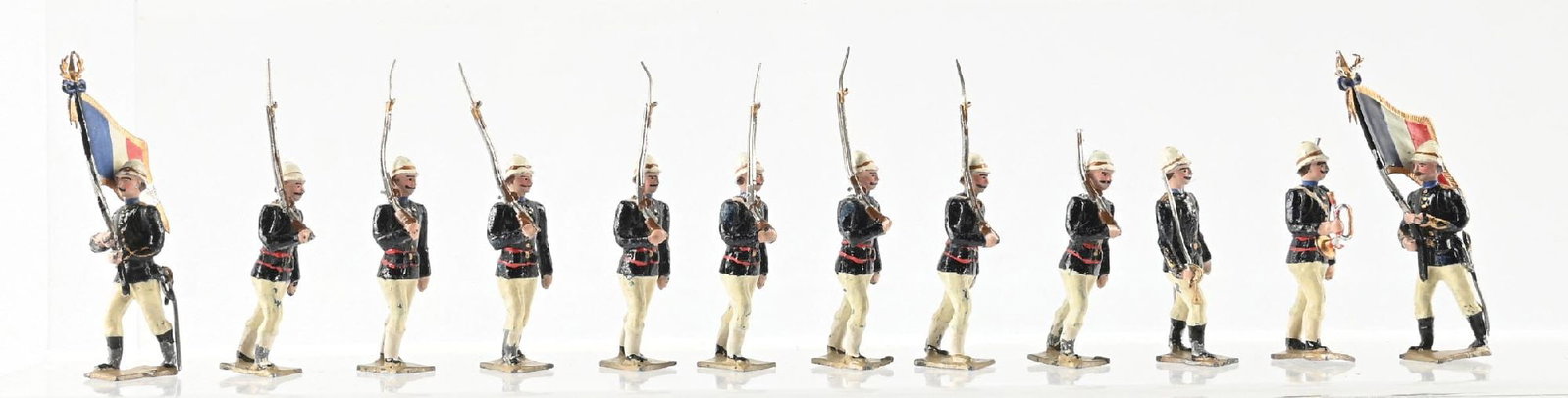 ANTIQUE LUCOTTE FRENCH COLONIAL INFANTRY W/O BOX: Including 2 flag-bearers and a bugler. Bugler bell bent. Paint chipping and wear. 12 pieces. Condition: Dimensions: Outer Box: 11 - 1/2" x 9 - 1/4" x 2 - 1/2".