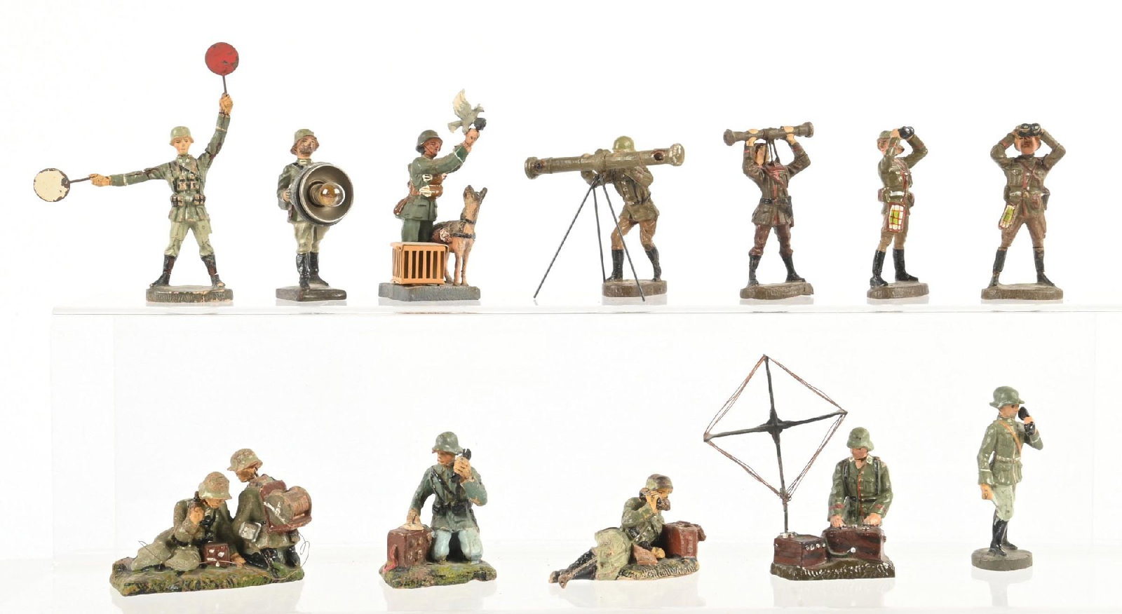 LOT OF 12: ELASTOLIN & LIONEOL VARIOUS SIGNAL CORPS FIGURES: Includes Radio Men, Observers, Searchlight (no wire). Good to very good condition. Condition: Dimensions: Largest Approx: 3 - 5/8" x 1 - 3/4" x 1 - 3/4".