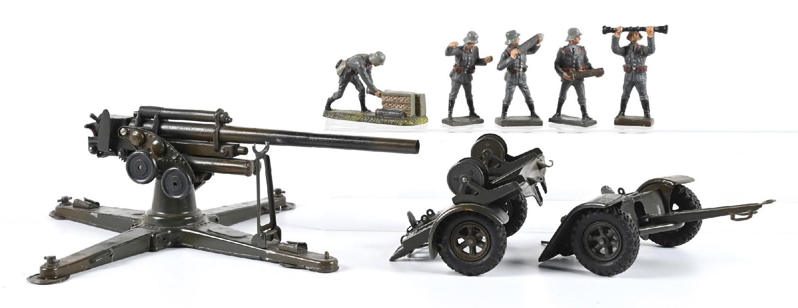 LINEOL 88MM GUN & LUFTWAFFE ARTILLERY CREW: 5 pieces. Condition: (Excellent). Dimensions: 10 - 1/4" x 8 - 1/2" x 4".