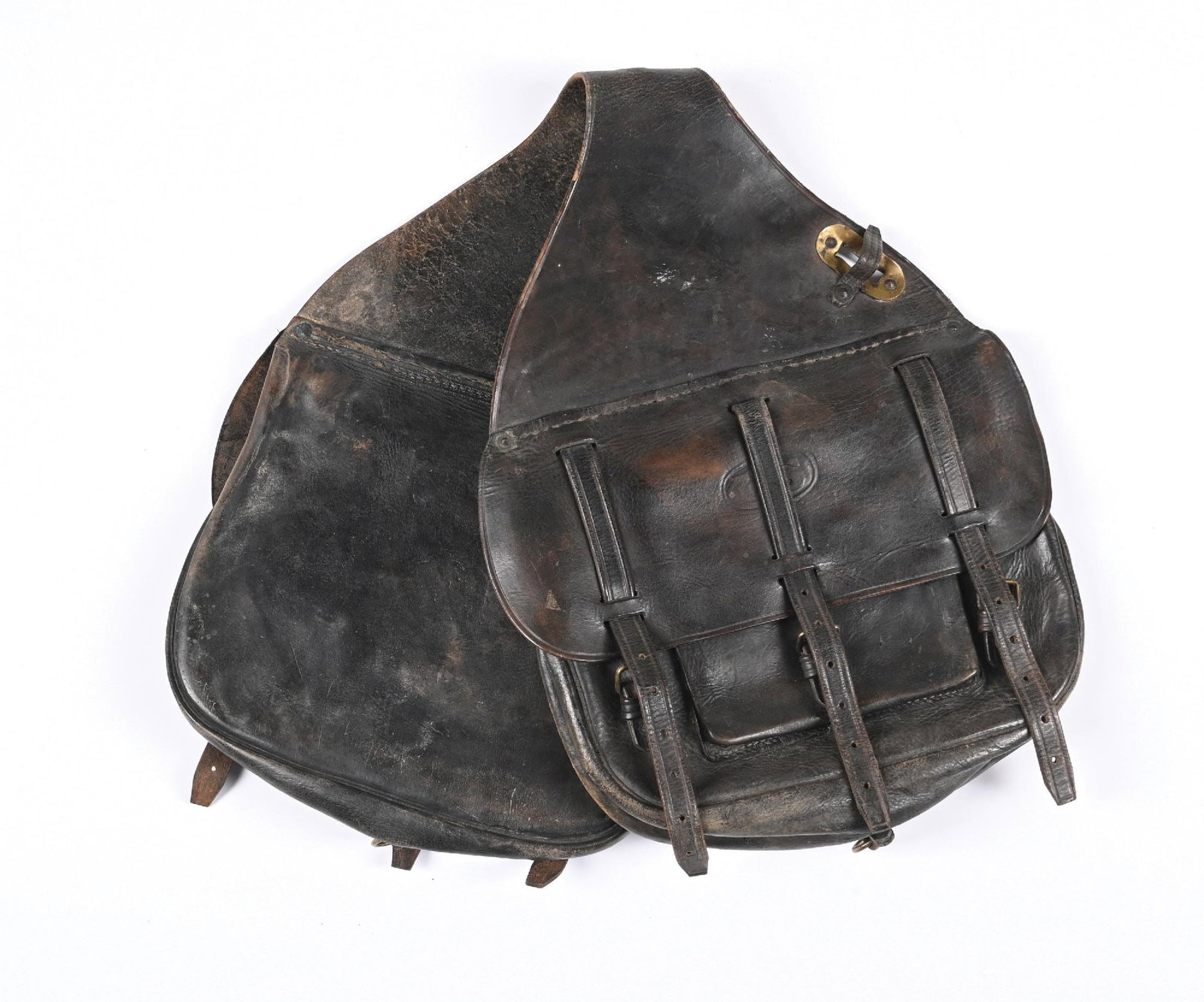 REENACTOR COPIES OF M1879 WHITMAN CAVALRY SADDLE BAGS: Very well made copies of M1879 saddle bags. These can be used for your display or Indian Wars era impression on your Whiman or McClellan saddle. CONDITION: Good. Well used, but supple. Dimensions: Ove