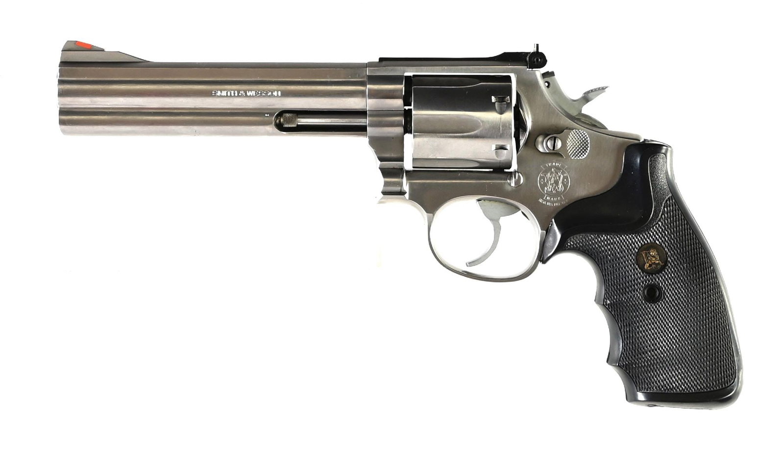 (M) SMITH & WESSON MODEL 686-2 DOUBLE ACTION REVOLVER.: Referred to as the Distinguished Combat Magnum Stainless model built on the square butt L-frame, 3-screw with red insert ramp front sight, adjustable rear sight, full barrel rib, full heavy lug and ha