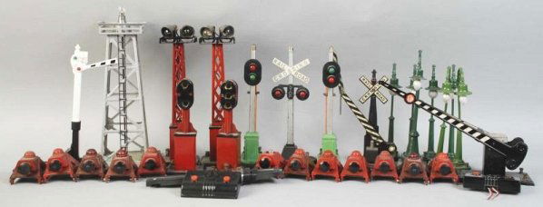 Lot of Lionel Train Accessories & Original Boxes.: Includes various towers, signal lights, and empty post-war train boxes. Condition (Very Good).