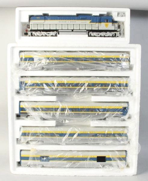 Weaver Delaware & Hudson Passenger Train Set.: Contemporary. Includes no. 610 Delaware & Hudson ALCO diesel engine and five passenger cars. Passenger cars include an REA car, Kittatinny car, Chenango car, Cohocton car, and Lackawannacar. Includes