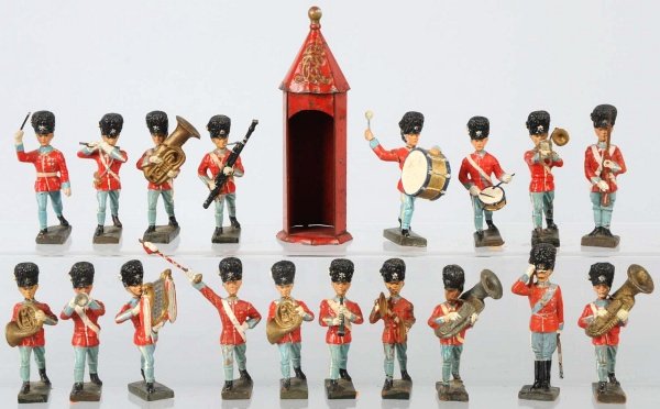 Lineol 7.5 cm King Christian & Danish Guard Band.: Includes band members, a tinplate guard house with guard, and King Christian. Condition (Excellent).