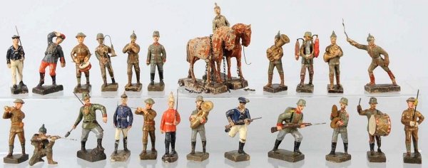 Lot of 23: Lineol 9 cm Military Soldiers & Horses: Includes a team of horses. Condition (Good).