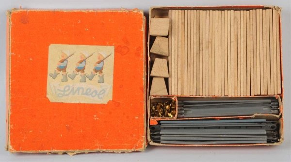 Lineol Boxed Girder Set.: Appears to be complete in original box. Condition (Very Good - Excellent).