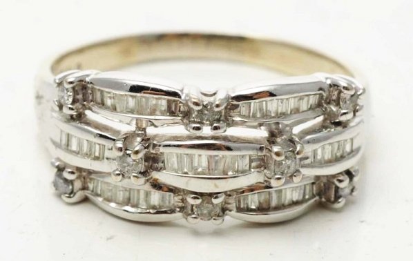 14K W. Gold Diamond Ring.: Weight: 1.04 carats. G color. Condition (Excellent). Size Ring Size: 10.Ring Size: 10.(Excellent).