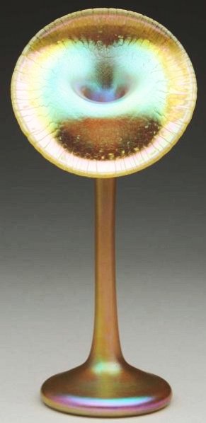 Small Gold Lustre Quezal Jack in the Pulpit Vase.: A petite Quezal Gold Lustre Jack in the Pulpit vase. Fine coloration and iridescence. Signed Quezal on base. Condition (Excellent). Size 8" T.8" T.(Excellent).
