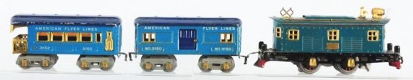 American Flyer No.3041 Passenger Train Set.: O gauge. Pre-war. Includes No.3014 electric style engine and two passenger cars. A No.3150 baggage and a No.3152 observation car. Some scratching and wear especially to roofs of all three. Condition (