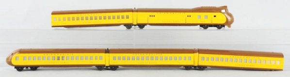 Lionel Union Pacific Passenger Train Set.: O-gauge. Pre-war. Includes No.752E stream line engine with three No.753 Pullman cars and No.754 observation car. Also included are four vestibules. One has its original box. The engine and four cars a