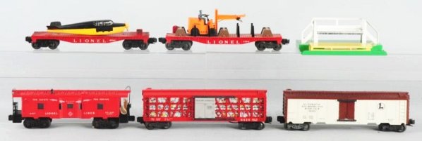 Lot of 5: Lionel Train Set & Accessories.: No.264 Operating forklift set OB. Complete and all original. Only has two pieces of wood. No.6264 forklift lumber car no load. Has a little bit of rust on one truck plate. No.6800 flat car with airpla
