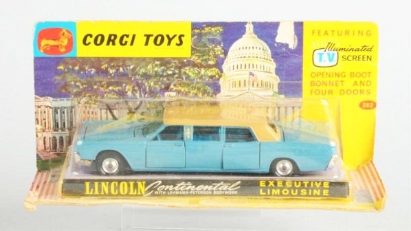 Die Cast Corig No.262 Lincoln Continental Limo.: On the original card features illuminated tv screen has opening bonnet and four doors. Some bending and creasing to card. Card is unpunched. Condition (Very Good). Size 8" L.