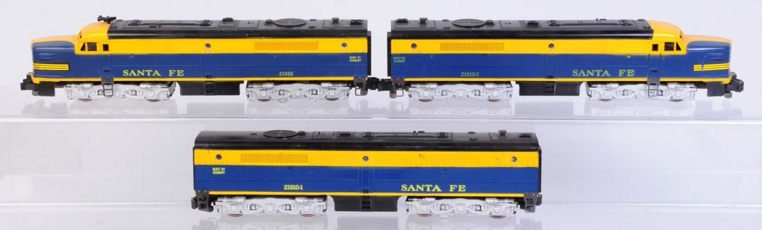 American Flyer No.21910, 21910-1, 21910-2 ABA.: Santa Fe no boxes. Power unit complete and all original. Dummy A unit complete and all original is missing ornamental horn on the roof. Dummy B unit is complete and all original and in excellent condi