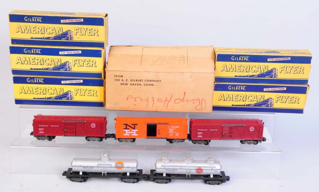 Lot of 5: American Flyer Freight Cars.: In original boxes. No.929 Missouri Pacific cattle car. Complete and all original. Very clean and attractive. No.984 New Haven box car. Complete and all original. Very clean and attractive. No.929 Miss