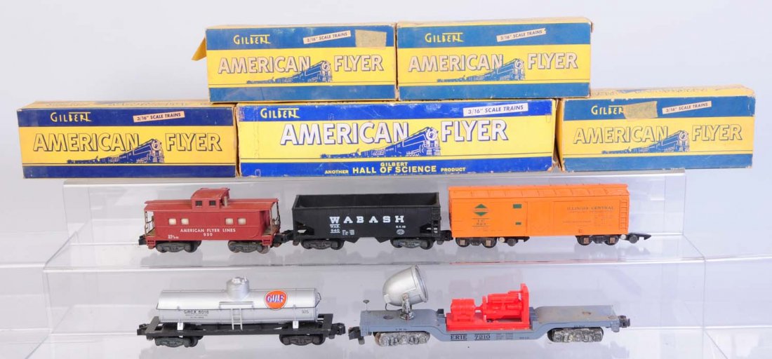 Lot of 5: American Flyer Freight Cars.: All in original boxes. Includes No.946 Search light car missing a brake wheel otherwise complete and all original. Has some corrosion on trucks. In good condition. No.623 Illinois Central Reefer compl