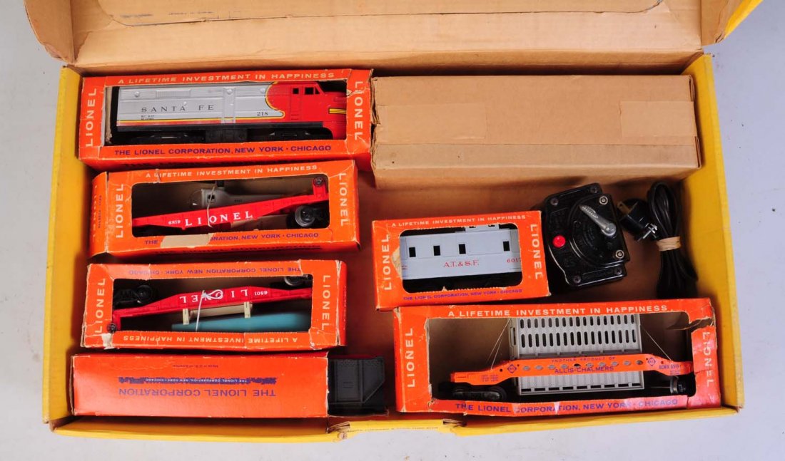 Lionel No.1619W Diesel Freight with Horn.: Includes No.218 Santa Fe Alco diesel locomotive has a crack on the coupler support bar with nice square original box. No.218 Dummy A unit box is some what tattered and torn. Has a good coupler. Suppor