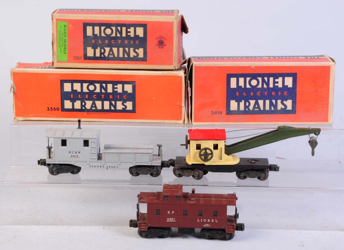 Lot of 2: Lionel Caboose & No.25660 Crane.: No.2560 crane has green boom. Complete and all original. Some scratches and paint chips mainly on the frame. No.2357 caboose needs cleaning. Has original box which is missing one end. No.2419 work cab