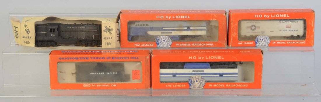 Lionel HO Train Car Set.: No.0625T-110 Southern pacific tender in original box. Tender is complete like new in original box. No.0365 minute man missile launching car in original box. Missing the missile but has instruction she