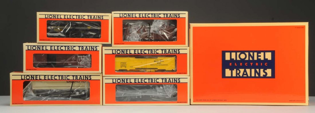 Nickel Plate Road Freight Set.: Set includes No.18505 nickel plate road GP-7 diesels - one is powered and one is a dummy unit, No.19238 double door box car, No.19527 reefer, No.19315 Ford bay hopper, No.19411 flat car with Sears tra