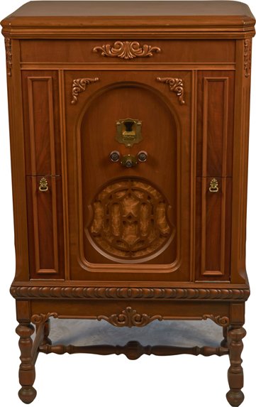 Silvertone Wood Radio/Phonograph Console Model 109.: Silvertone Wood Radio/Phonograph Console Model 109 w/Erla Electric Pick-Up, Electric Phonograph Motor & Metal Escutcheon 43” x 27” x 16.5”.