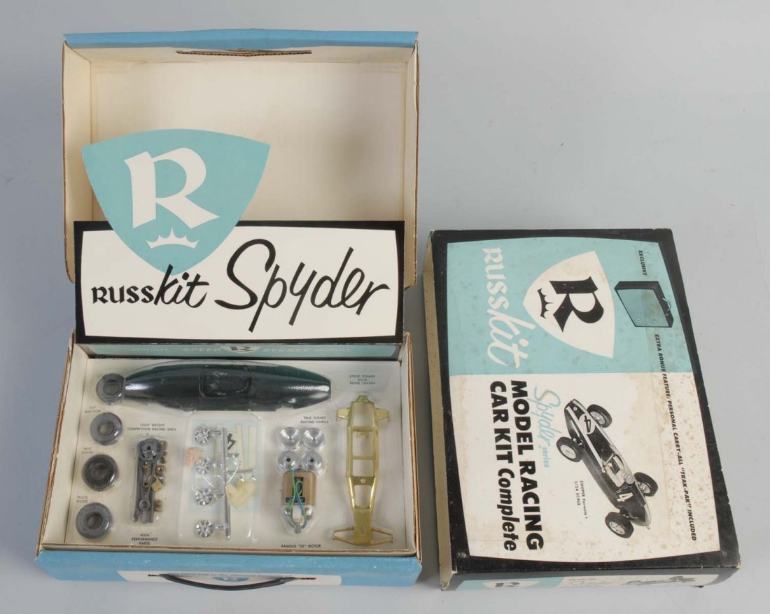 Russkit Cooper Formula 1 Model Racing Car Kit.: 1/24 scale. Complete in box. Condition (Excellent). Size 10" L.
