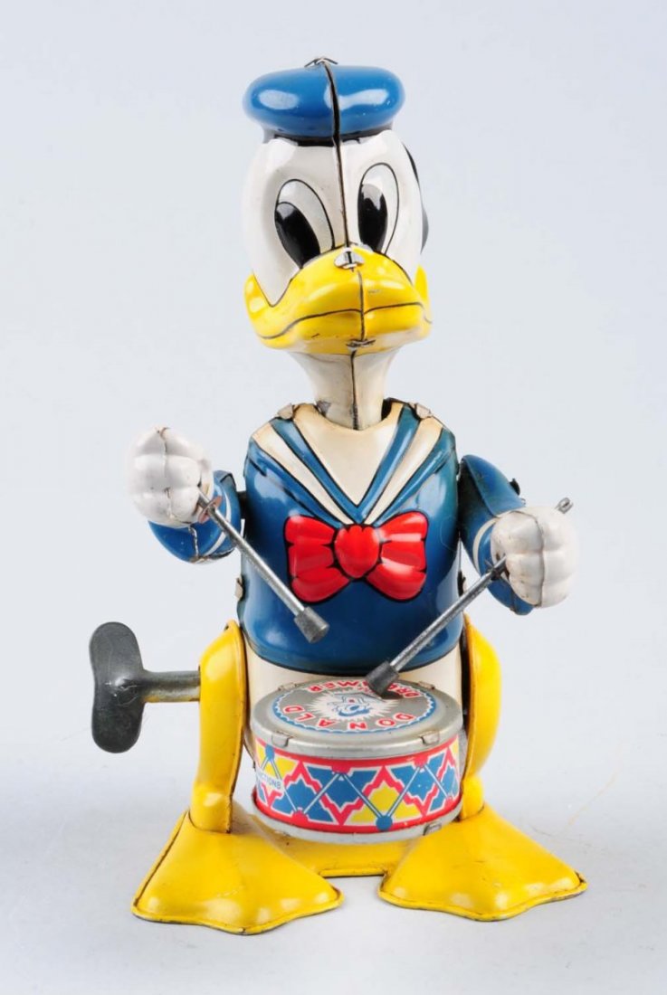 Tin Wind - Up Donald Duck The Drummer.: Minor scratches and chips. Otherwise the litho colors are bright and attractive. Includes original wind - up key. Donalds arms move. Side of drum marked " Walt Disney Productions". Condition (Very Goo