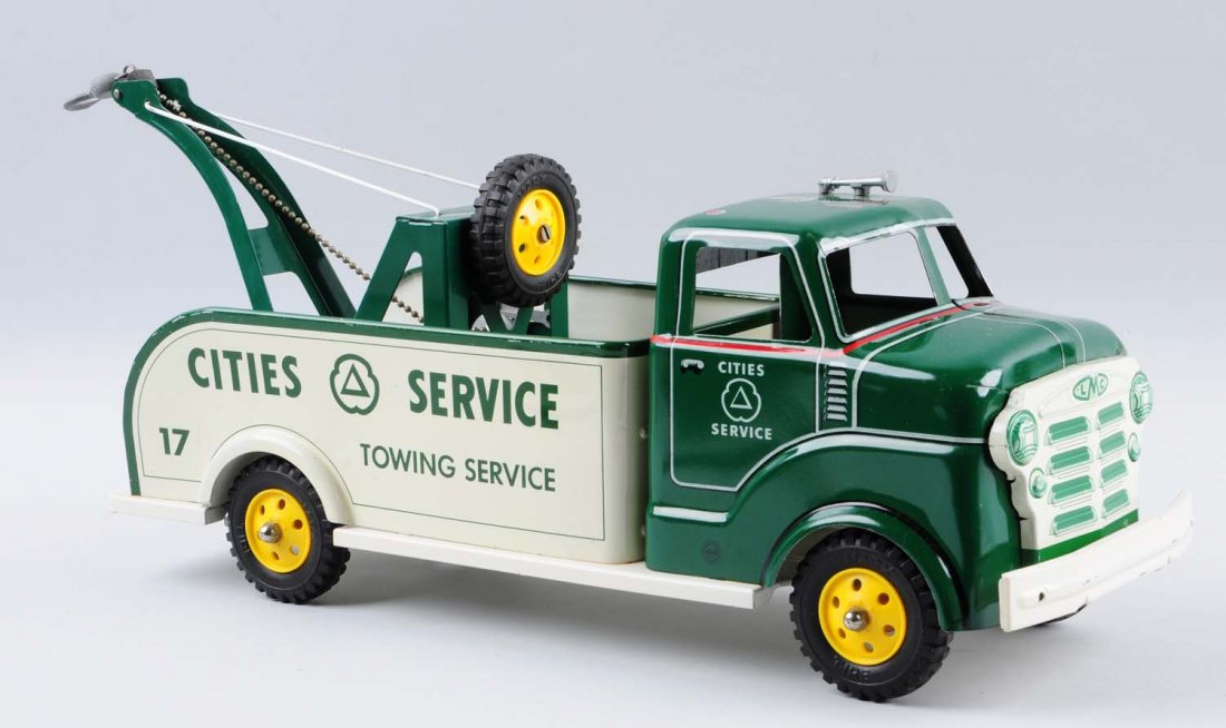 Marx Cities Service Metal Wrecker Truck.: This truck is in great condition with a few very minor nicks. Condition (Excellent). Size 20" L.