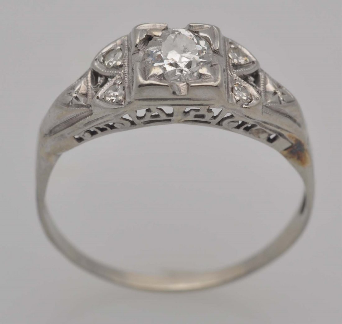 14KWG Vintage .25 center diamond .3ctw.: L1 E-F. Condition (Excellent).