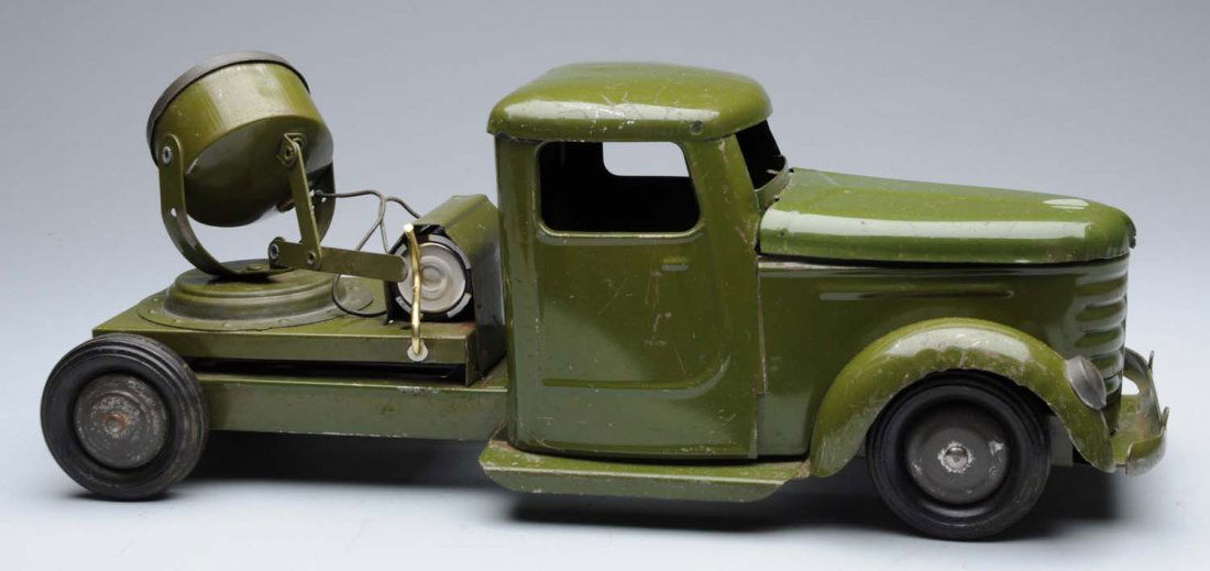 Scarce Pressed Steel Structo Search Light Truck.: Very unusual truck with battery - operated rear search light, black rubber tires done in Army green. Search light does work. Some oxidation to bare metal parts and minor scratching and wear. Metal pie