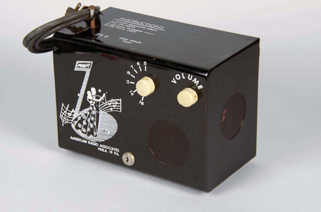 25 Cent 1 Hour Hotel Tabletop Radio: By American Radio Associates, black with white music notes and couple dancing, includes key. Condition (Excellent). Size 6" x 8" x 10.5"