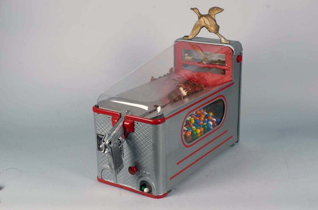 Coin-Op Silver King "Hunter" Amusement Game: Shooting gallery pistol skill game, aka "Shoot The Duck." Lightweight metal countertop cabinet with lower gum ball vendor. Plastic top globe has rounded edges and includes keys. Condition (Very good).