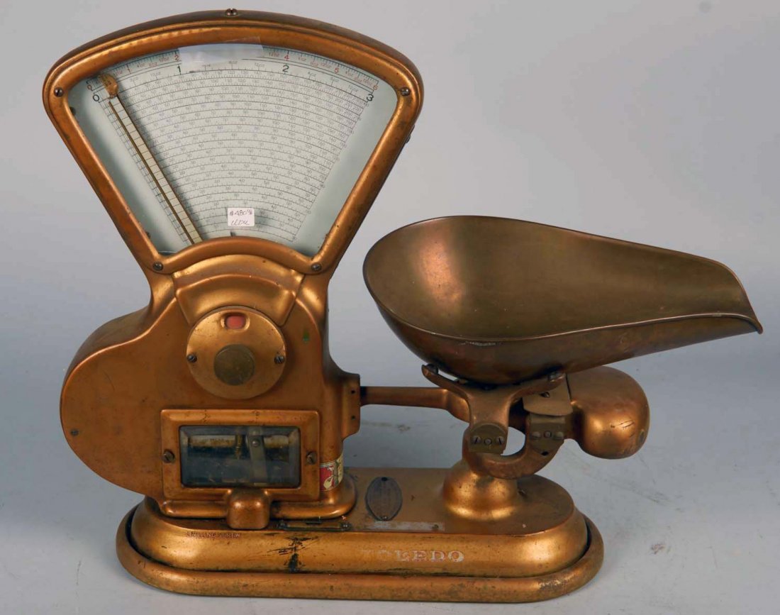 Toledo Fan Scale No. 415A: Manufactured by the Toledo Scale Co. of Toledo, Ohio. Decal reads, “Honest Weight, No Springs.” Serial No. 169374, circa 1920s. Condition (Excellent). Size 17" x 19-1/4" x 7-5/8"