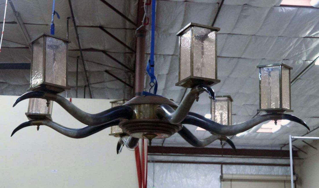 Large Steer Horn Chandelier: This chandelier has 6 horns extending from the center with 1 lantern on the end of each. Each lantern has 3 electric candle lights within. Great saloon piece also works. Condition (Very Good). Size Ap