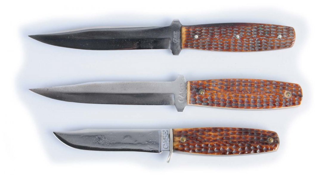 Lot of 3: Case Fixed Blade Knives.: Lot includes: a Case Tested XX blade length is 5 - 1/4", overall of 9 - 1/4". Handle is jigged green bone. No sheath, a Case fixed blade, length is 5 - 1/2" overall of 9 - 1/2". Handle is in jigged gr