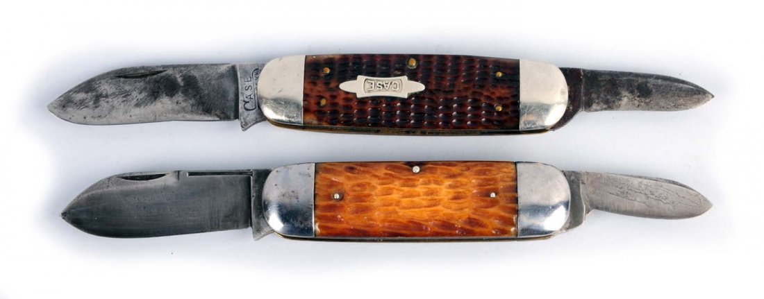 Lot of 2: Folding Knives.: Lot includes: a Camillus Cutlery, Co. Camillus, New York USA. 4 - 1/4" two-blade "Sunfish" handled in jigged bone. Master blade has a double pull. Both blades have strong snap in both open and close d