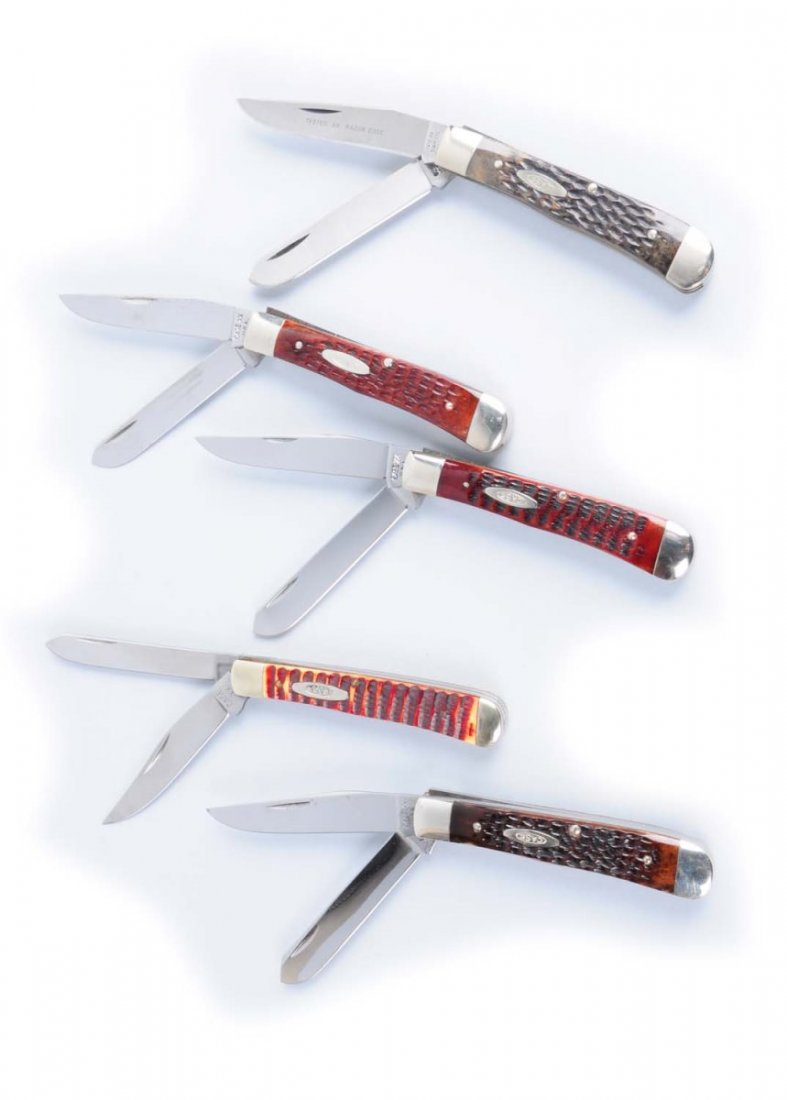 Lot of 5: Case Knives.: Lot includes: Case XX U.S.A 4 - 1/8" No. 6254 two-blade "trapper" handled in bone. Circa 1978, a Case XX U.S.A 4 - 1/8" No. 6254 two-blade "trapper" handled in bone. Circa 1975, a Case XX stainless U.