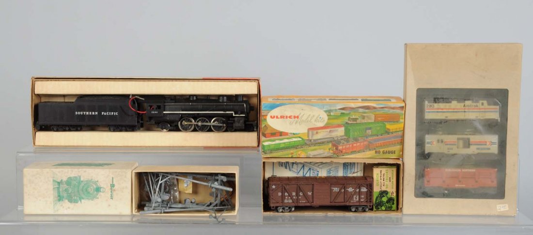 Lionel 0646 Locomotive & Assorted Other HO Items.: Lionel 0646 Pacific steam locomotive with smoke has some wear and paint loss on the pilot and paint chips on the white stripe. Southern Pacific Whistle tender is complete and all original. Bowser over