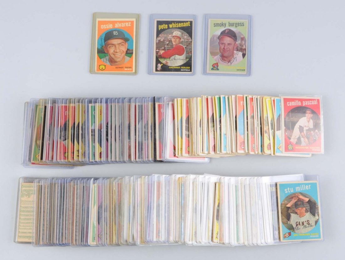 Lot Of Approx. 200 1959 Topps Baseball Cards.: One hall of famer, a couple of major stars, minor stars, and mostly commons. There is a No. 202 Roger Maris rookie card that does have creasing on both bottom corners, No. 435 Frank Robinson that does