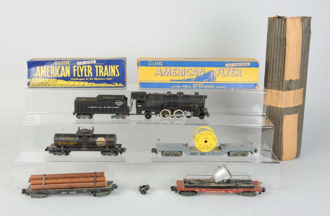 American Flyer 303 Loco & 4 Freight Cars.: Includes: American flyer 303 steam locomotive, broken tender truck, otherwise complete and all original, very clean and attractive and in excellent condition. 928 metal New Haven log car, has one brok