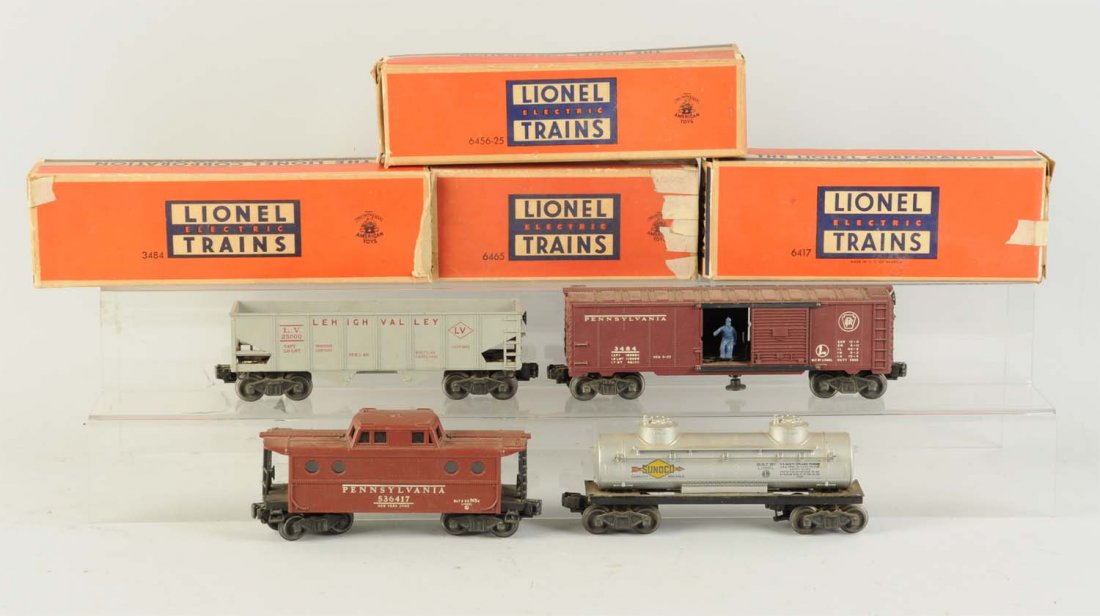 Lot of 4: Lionel Rolling Stock.: Lot includes 3484 PRR operating box car, dirty, not rusty but has some scratches. 6456 - 25 Grey Lehigh Valley Hopper car, dirty, has scratching and paint chips. 6465 Sunoco two done tank car, complet
