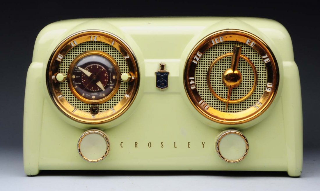 1950's Crosley D-25 Dashboard Radio.: This light green Crosley D-25 is in nice overall condition. One small knob missing from clock dial. The On/Off knob does not appear to work. Nice displayable example. Condition (Very Good). Size 13" L