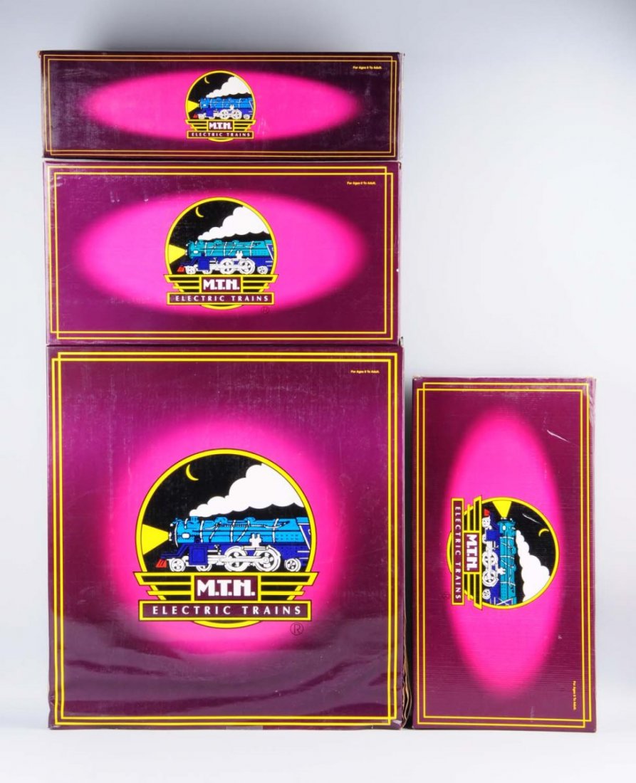 Ten Piece Southern Pacific Passenger Set.: Set consists of one baggage, one observation car two coaches two vistogan cars two sleeps and two diners. All cars are complete and in original box.