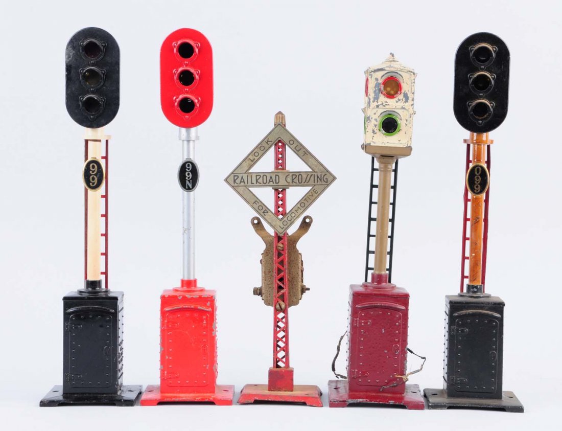3 - 99 Block Signals, 1 - 78 Block Signal, Plus.: 99N block signal is missing the ladder, head is repainted, needs bulbs and lenses, and has original base. 99 block signal is complete, all original, and has a few paint chips. 099 block signal is part