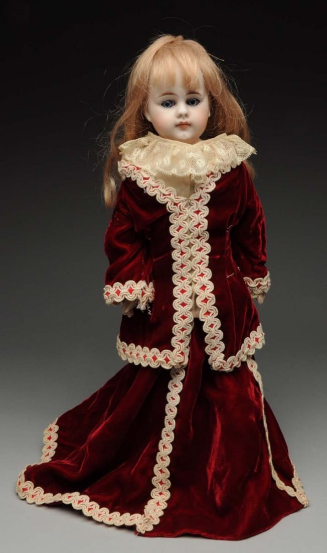 Early Unmarked Shoulder Head Lady.: German bisque head with long slender face similar to a S &H doll, solid dome head with one hole, multistroked eyebrows, blue glass eyes with nice threading, closed mouth, chin dimple, replaced wig; ki