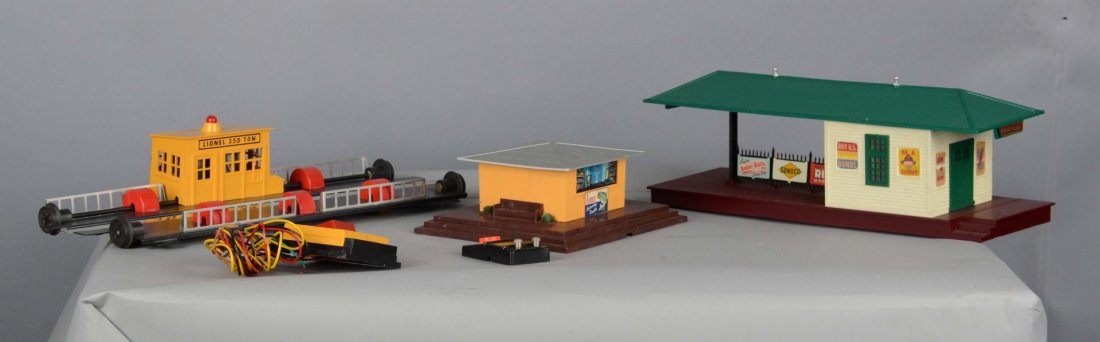 Lot Of 3: Lionel Transfer Table, Freight, News (1 of 2)