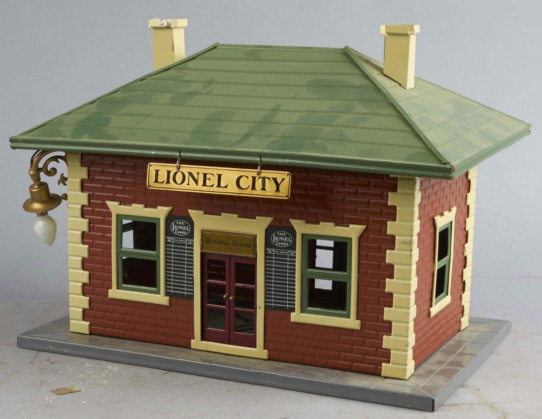 Tin Litho Lionel City Light-Up Waiting Station (1 of 2)