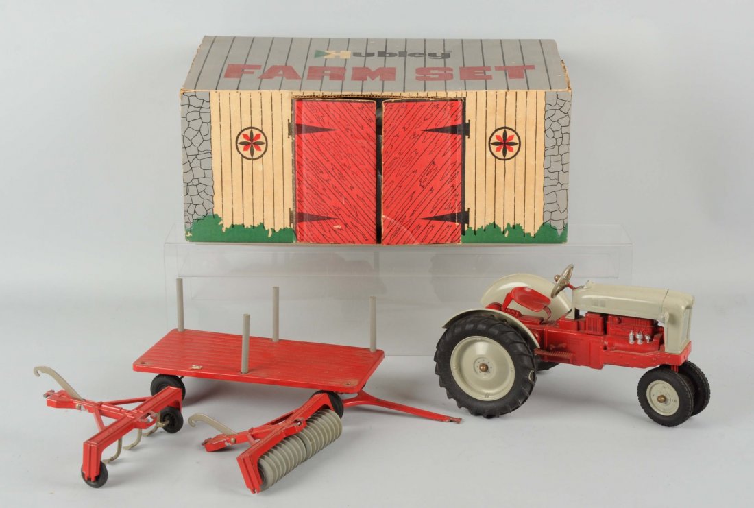 Hubley Large Farm Set No. 90 With Box. (1 of 1)