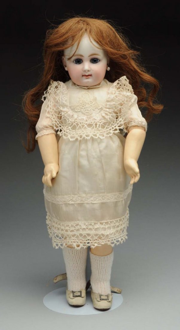 Classic R.D. Bébé Doll. (1 of 2)