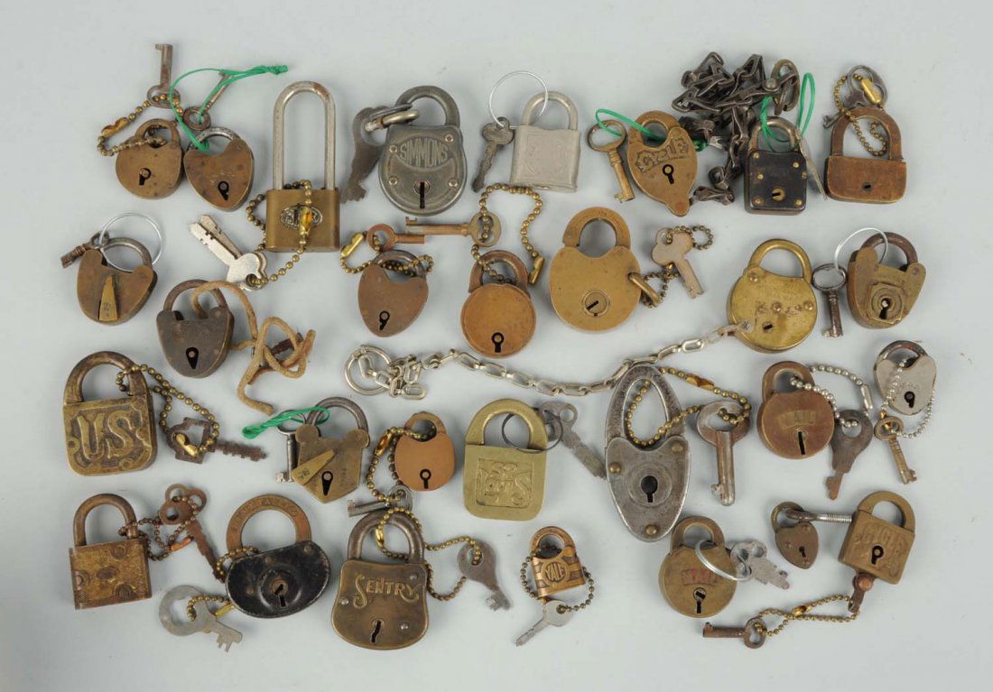 Lot of 29: Small Padlocks with Keys. (1 of 1)