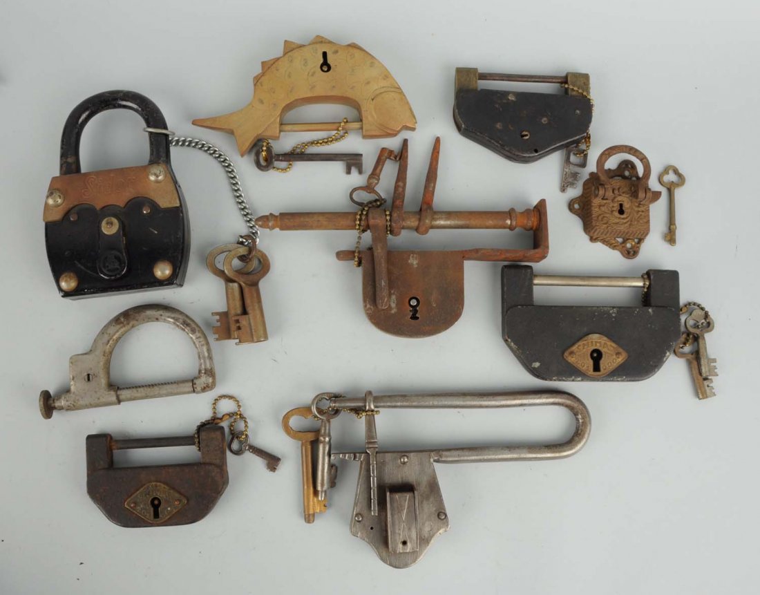 Lot of 8: Bar Type Padlocks with Keys. (1 of 1)